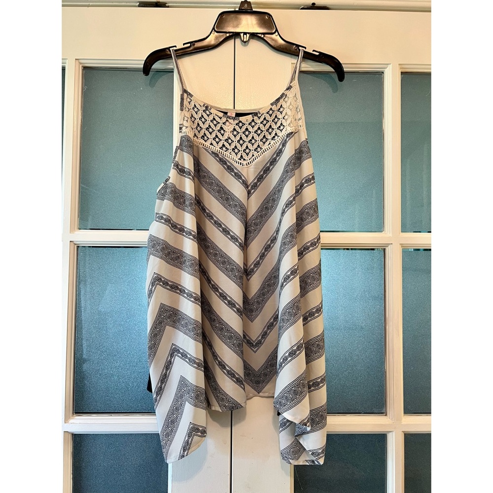 XHILARATION NAVY BLUE & WHITE TANK TOP 💙🤍✨